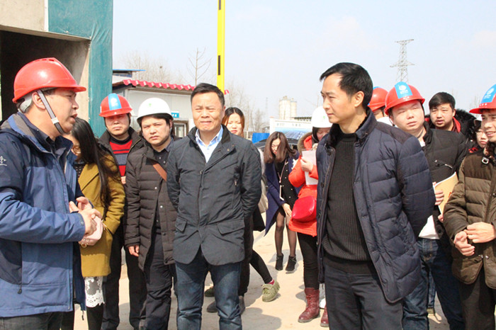 紫電公司組織員工參觀學習江陵郝穴220KV變電站 紫電公司組織員工參觀學習江陵郝穴220KV變電站