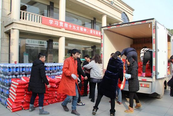 心系員工,溫暖新春 --2018年紫電公司春節(jié)福利發(fā)放 心系員工,溫暖新春 --2018年紫電公司春節(jié)福利發(fā)放